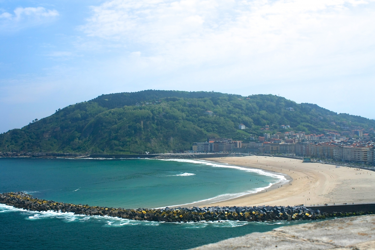 surfing beach 